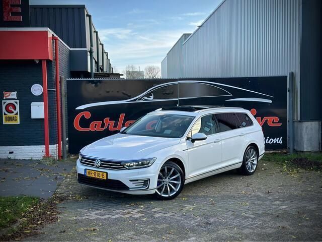 Wit / oryxweiss perleffekt Gebruikt 2015 VW Passat GTE Stationwagen | € 14.950 (Iets duurder) - Afbeelding 1/4