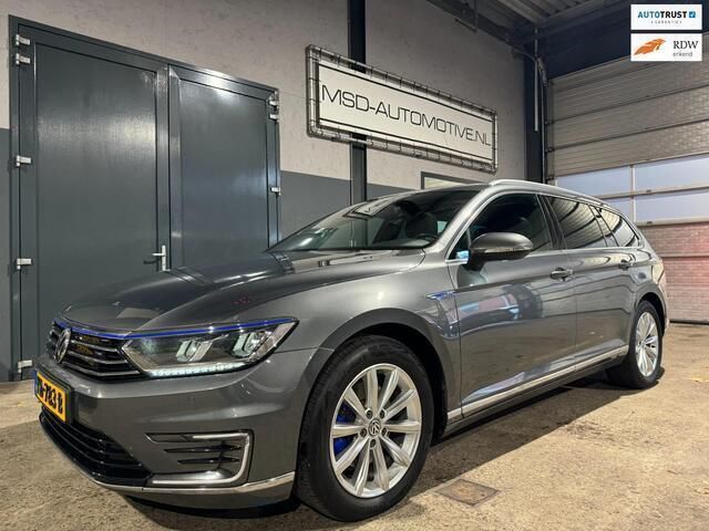 Grijs, metallic lak Gebruikt 2016 VW Passat Highline Stationwagen | € 12.749 (Goede deal) - Afbeelding 1/4