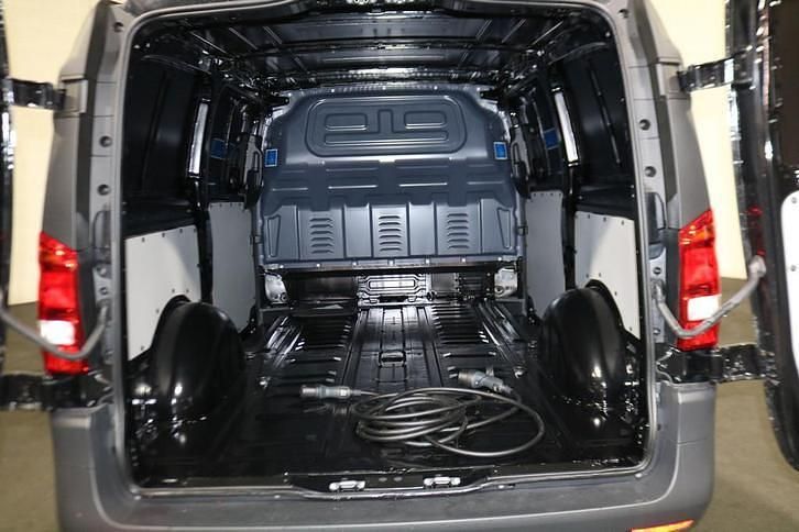 Nieuw Mercedes e-Vito 150 kW (204 PK) 2025 Zwart MPV