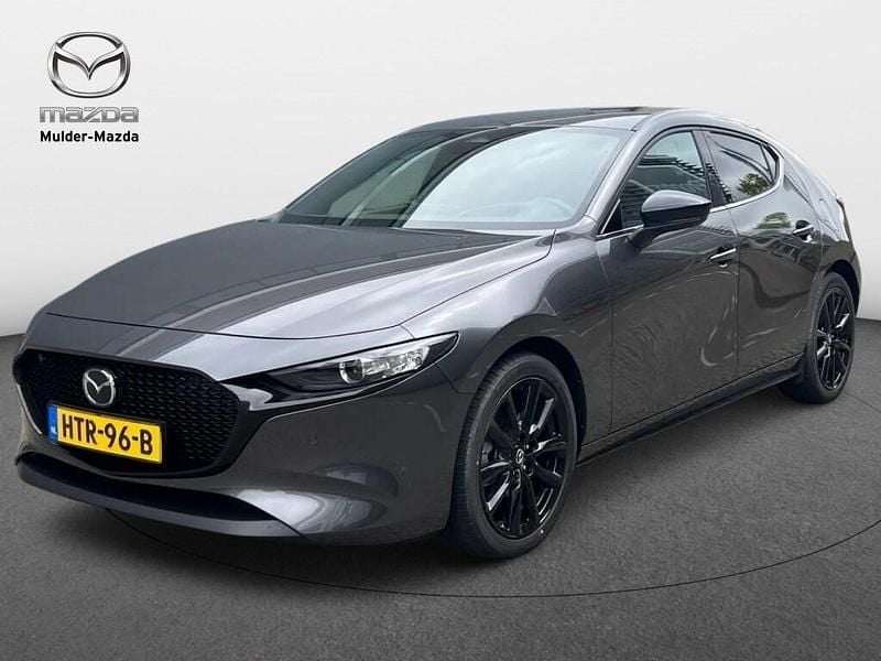 Machine grey Gebruikt 2025 Mazda 3 Nagisa Hatchback | € 32.750 (Goede deal) - Afbeelding 1/3