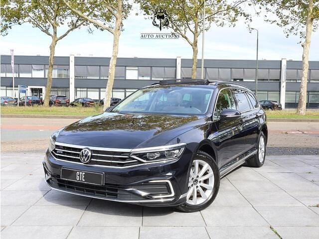 Zwart Gebruikt 2022 VW Passat GTE Stationwagen | € 22.450 (Goede deal) - Afbeelding 1/4