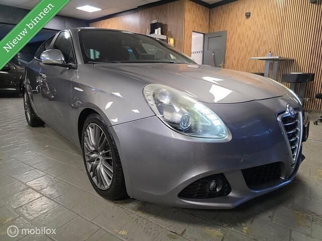 Grijs Gebruikt 2013 Alfa Romeo Giulietta Distinctive Hatchback | € 4.945 (Super prijs) - Afbeelding 1/4