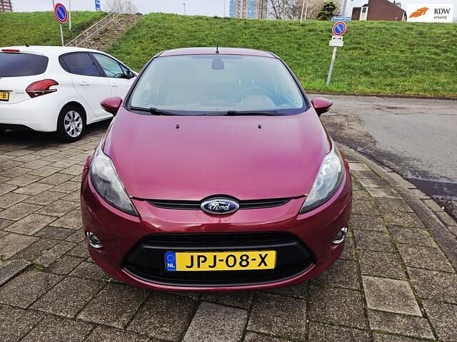 Rood Gebruikt 2010 Ford Fiesta Trend Hatchback | € 3.850 (Eerlijke prijs) - Afbeelding 1/4