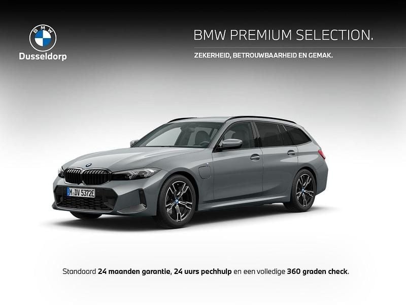 Grijs Gebruikt 2024 BMW 330e M Sport Stationwagen | € 43.950 (Super prijs) - Afbeelding 1/3