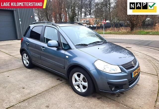 Grijs Gebruikt 2008 Suzuki SX4 MPV | € 3.749 (Eerlijke prijs) - Afbeelding 1/4