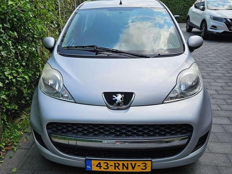 Grijs Gebruikt 2011 Peugeot 107 Hatchback | € 3.950 (Eerlijke prijs) - Afbeelding 1/4