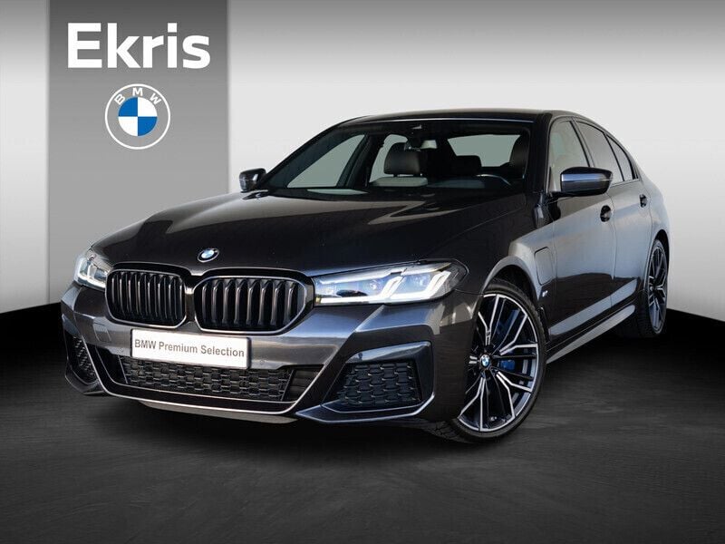 Grijs Gebruikt 2021 BMW 545e Executive Sedan | € 45.395 (Eerlijke prijs) - Afbeelding 1/4