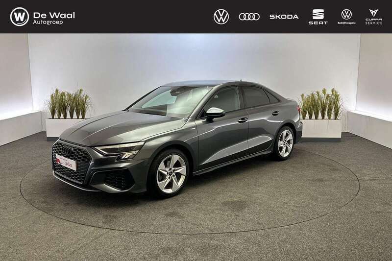 Grijs Gebruikt 2022 Audi A3 Design Sedan | € 28.900 (Eerlijke prijs) - Afbeelding 1/3