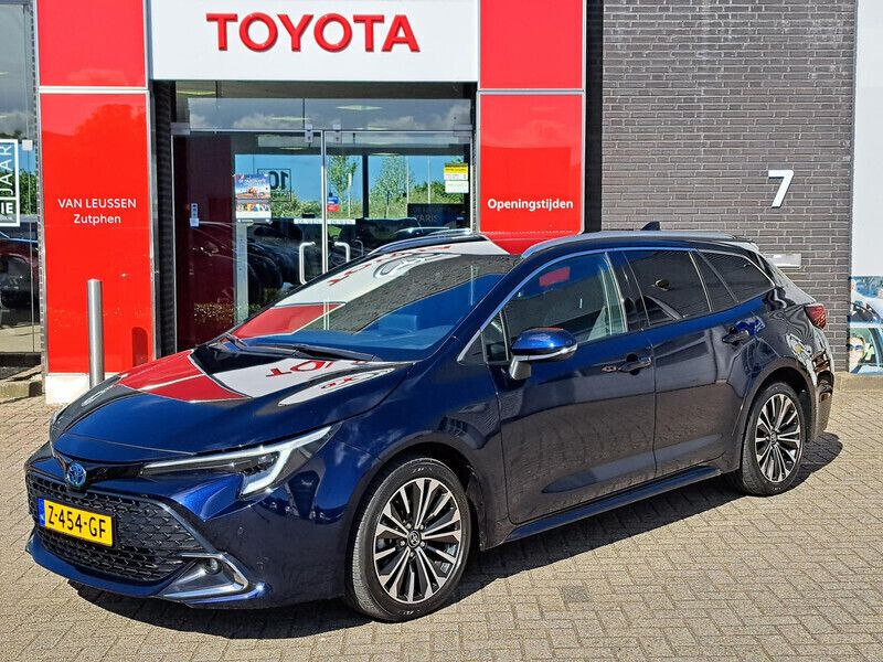 Blauw Gebruikt 2024 Toyota Corolla Hybrid Stationwagen | € 32.400 - Afbeelding 1/4