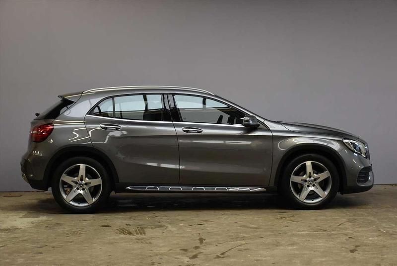 Occasion Mercedes GLA180 AMG Line Premium Plus 123 PK (90 kW) 2019 Grijs metallic SUV