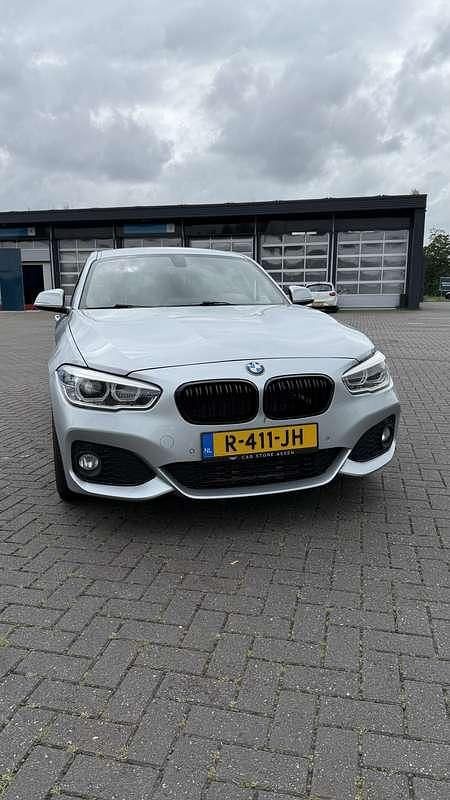 Grijs Gebruikt 2016 BMW 118 Executive Hatchback | € 12.999 (Iets duurder) - Afbeelding 1/4