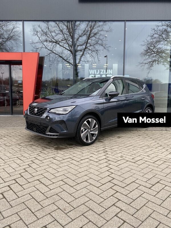 Grijs, metallic lak Gebruikt 2023 Seat Arona Business SUV | € 23.944 (Duur) - Afbeelding 1/4