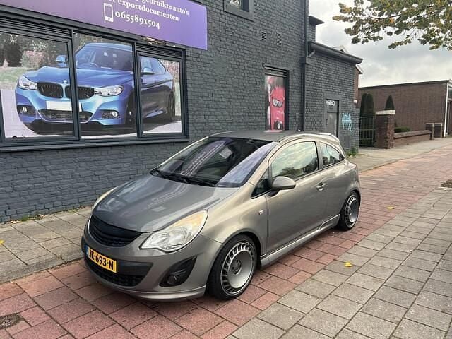 Bruin Gebruikt 2011 Opel Corsa Cosmo Hatchback | € 2.499 (Super prijs) - Afbeelding 1/4