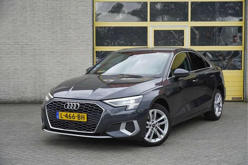 Grijs Gebruikt 2021 Audi A3 e-tron Business Hatchback | € 21.950 (Goede deal) - Afbeelding 1/4