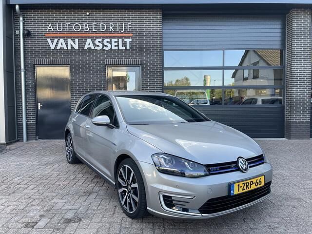 Grijs, metallic lak Gebruikt 2015 VW Golf VII GTE Hatchback | € 9.900 (Goede deal) - Afbeelding 1/4
