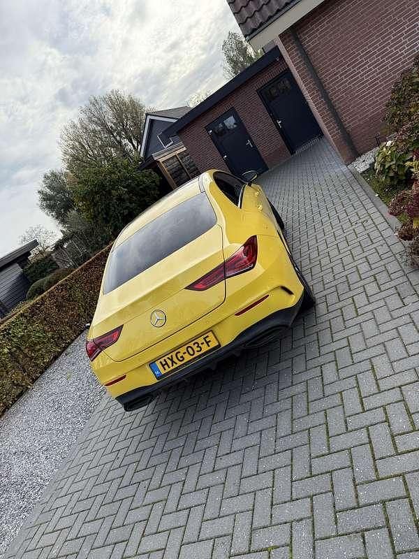 Occasion Mercedes CLA250 Premium Plus 160 PK (117 kW) 2021 Geel Sedan