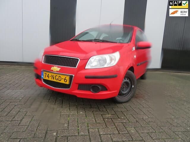 Rood Occasion 2010 Chevrolet Aveo LS Hatchback | € 1.750 (Eerlijke prijs) - Afbeelding 1/4
