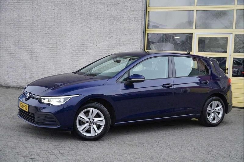 Occasion VW Golf VIII Business 131 PK (96 kW) 2020 Blauw Hatchback