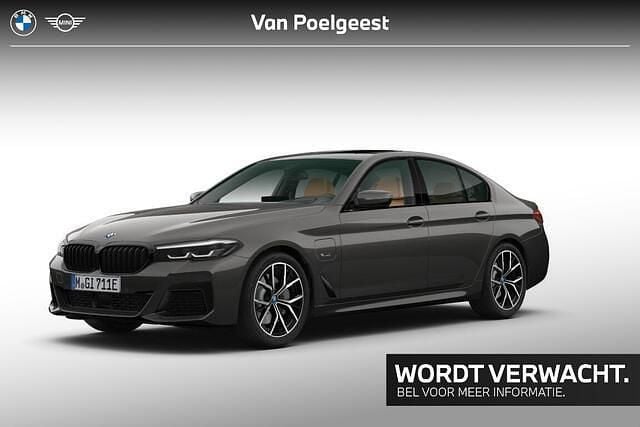 Sophistograu brillianteffect metallic (grijs metallic) Gebruikt 2023 BMW 530e Executive Sedan | € 47.400 (Eerlijke prijs) - Afbeelding 1/2