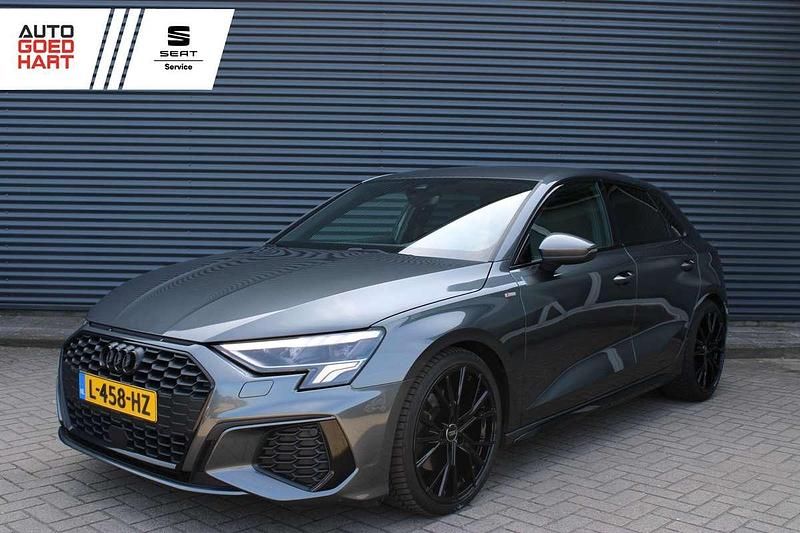 Grijs Gebruikt 2021 Audi A3 Sportback e-tron S-Line Sedan | € 25.895 (Eerlijke prijs) - Afbeelding 1/4