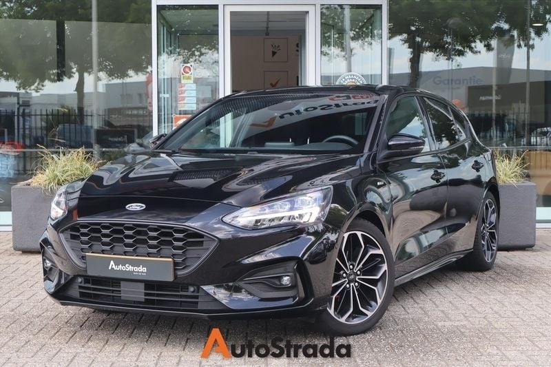 Zwart Gebruikt 2018 Ford Focus ST-Line Hatchback | € 14.895 (Eerlijke prijs) - Afbeelding 1/4