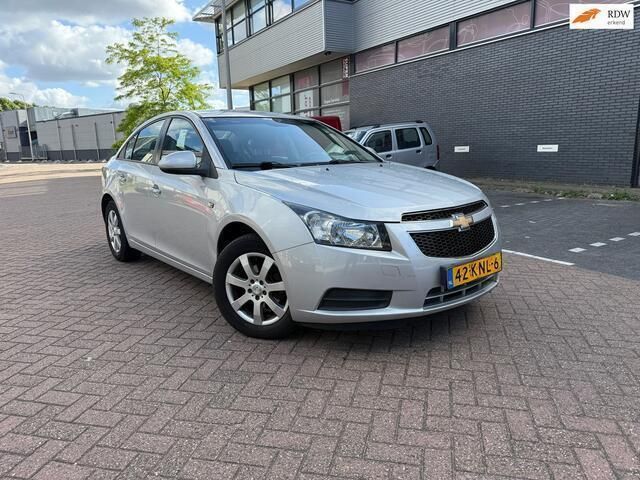 Grijs Gebruikt 2010 Chevrolet Cruze LS Sedan | € 2.350 (Goede deal) - Afbeelding 1/4