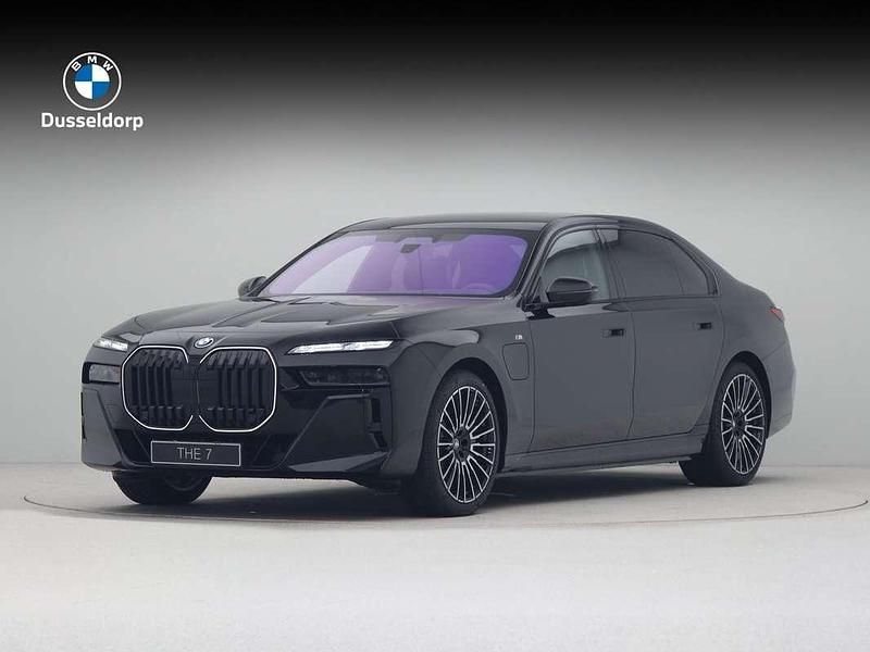 Zwart, metallic lak Nieuw 2025 BMW 750e M Sport Sedan | € 160.695 (Eerlijke prijs) - Afbeelding 1/4