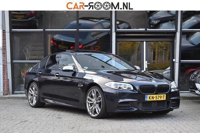Zwart Gebruikt 2015 BMW M550 Basis Sedan | € 20.450 (Eerlijke prijs) - Afbeelding 1/4