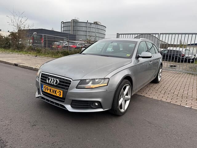 Grijs Gebruikt 2010 Audi A4 Business Stationwagen | € 3.950 - Afbeelding 1/4