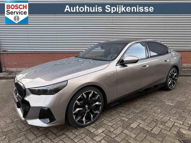 Occasion BMW 550e M Sport 313 PK (230 kW) 2024 Grijs Sedan