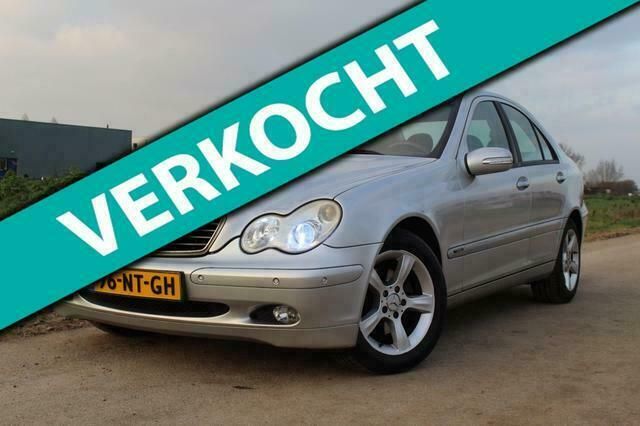 Grijs Gebruikt 2004 Mercedes C180 Classic Sedan | € 2.945 (Eerlijke prijs) - Afbeelding 1/4