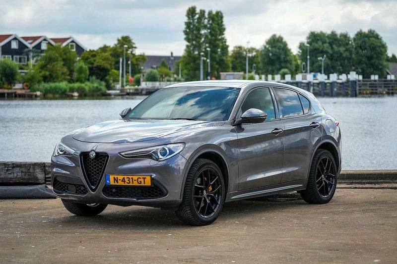 Grijs Gebruikt 2017 Alfa Romeo Stelvio SUV | € 28.000 (Duur) - Afbeelding 1/4