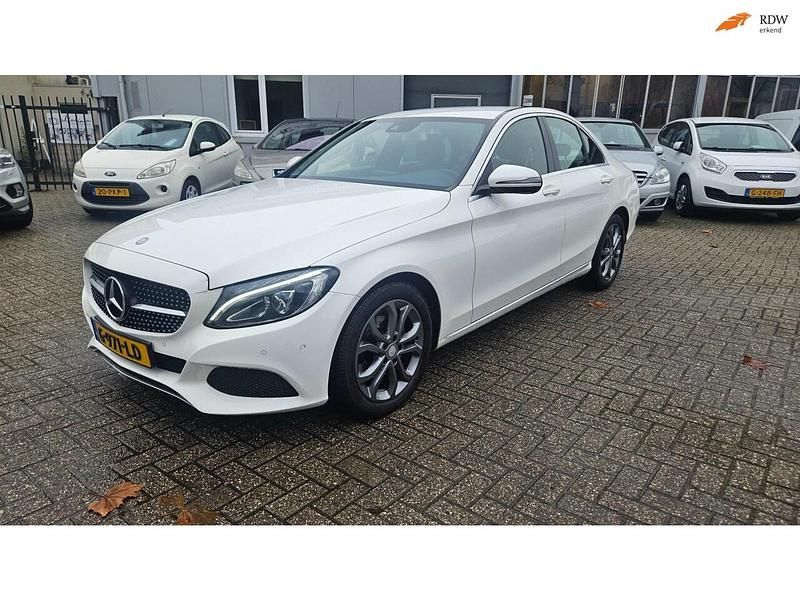 Wit Occasion 2016 Mercedes C180 Prestige Sedan | € 14.900 (Eerlijke prijs) - Afbeelding 1/4