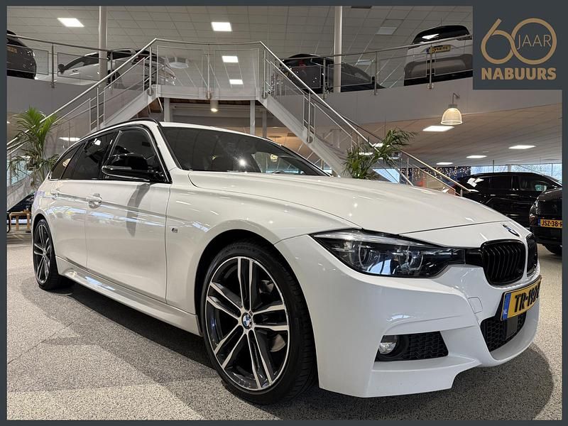 Wit Occasion 2018 BMW 320 M Sport Stationwagen | € 22.450 (Eerlijke prijs) - Afbeelding 1/4