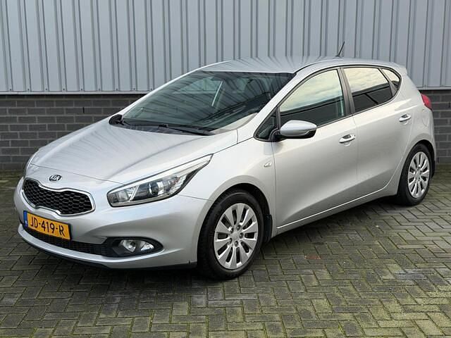 Grijs Occasion 2012 Kia Ceed Hatchback | € 5.249 (Eerlijke prijs) - Afbeelding 1/4