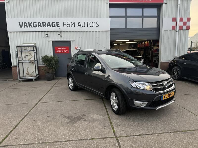 Occasion Dacia Sandero Lauréate 90 PK (66 kW) 2016 Grijs, metallic lak Hatchback