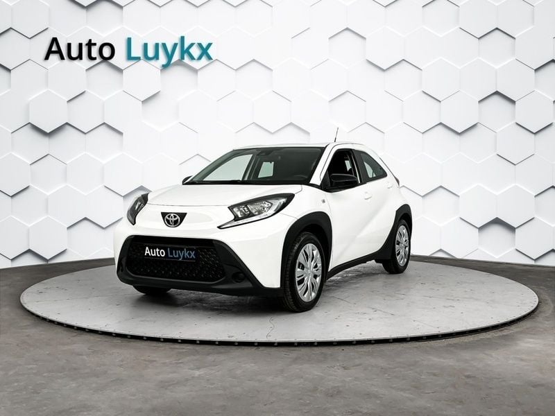 Wit Gebruikt 2023 Toyota Aygo Connect Style Hatchback | € 18.940 (Eerlijke prijs) - Afbeelding 1/4