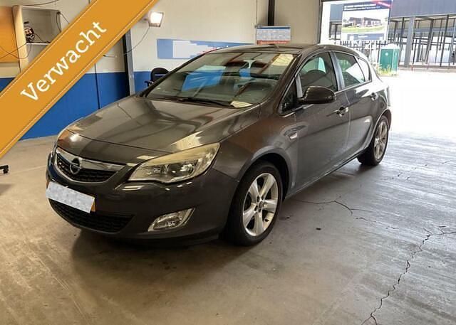 Grijs Gebruikt 2010 Opel Astra Edition Hatchback | € 2.995 (Eerlijke prijs) - Afbeelding 1/4