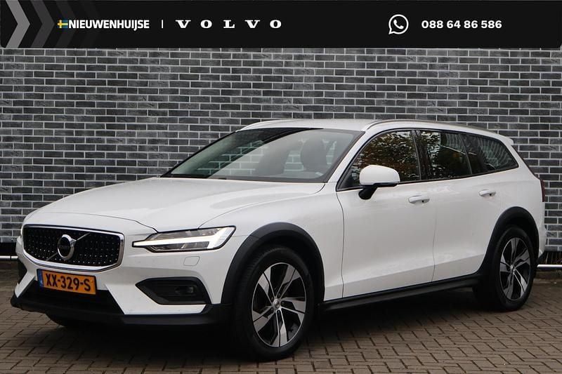 Wit Gebruikt 2019 Volvo V60 CC Stationwagen | € 32.694 (Duur) - Afbeelding 1/4