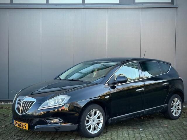 Zwart Gebruikt 2009 Lancia Delta Hatchback | € 3.599 (Eerlijke prijs) - Afbeelding 1/4