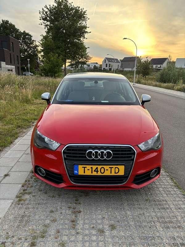 Rood Gebruikt 2013 Audi A1 Sportback S-Line Hatchback | € 11.990 (Eerlijke prijs) - Afbeelding 1/4