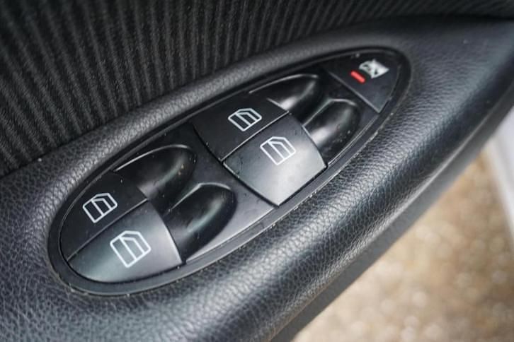 Occasion Mercedes E200 Classic 136 PK (100 kW) 2007 Grijs Stationwagen