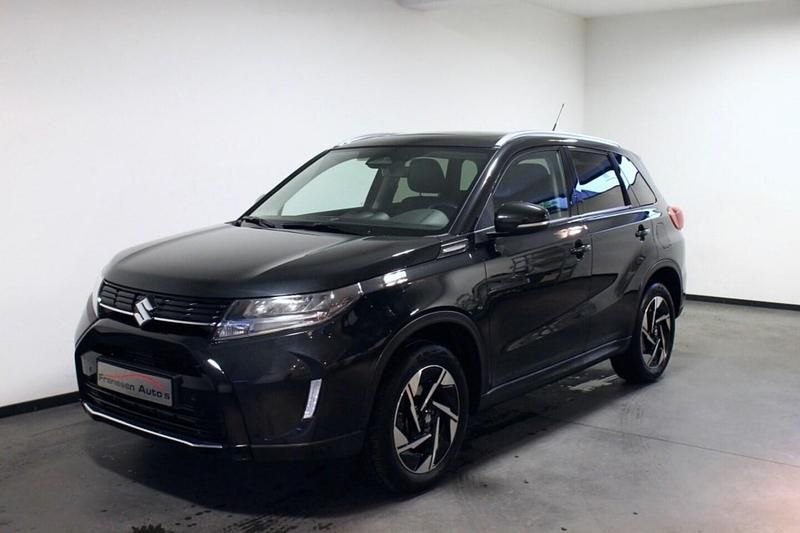Zwart Occasion 2025 Suzuki Vitara Style SUV | € 28.900 (Iets duurder) - Afbeelding 1/4