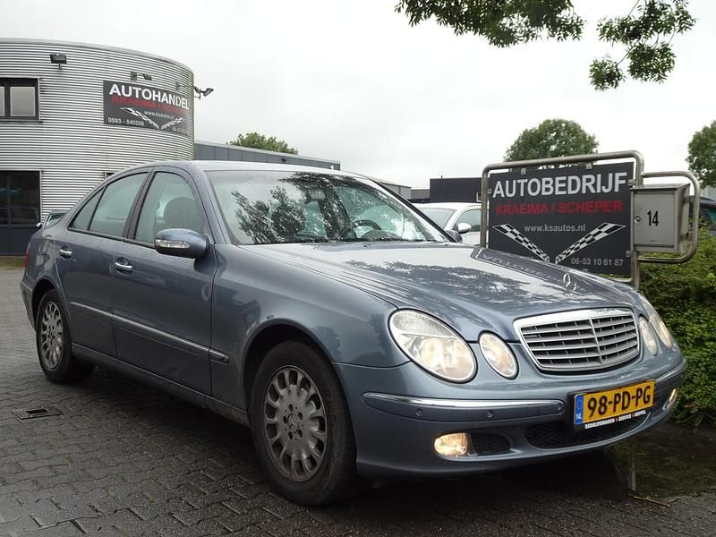 Blauw Gebruikt 2004 Mercedes E320 Elegance Sedan | € 3.450 - Afbeelding 1/4