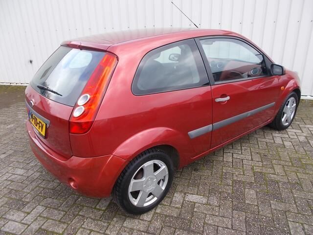 Occasion Ford Fiesta Futura 69 PK (50 kW) 2006 Oranje Hatchback