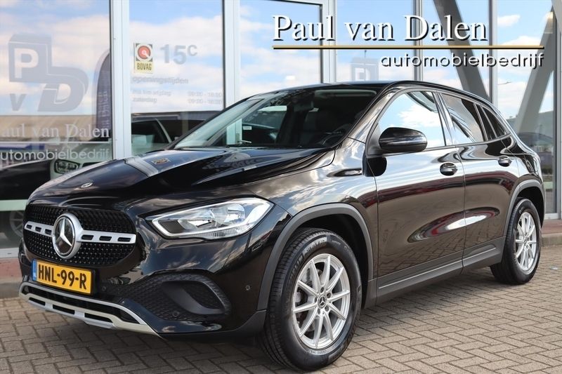 Zwart Gebruikt 2020 Mercedes GLA200 Business SUV | € 31.815 - Afbeelding 1/4