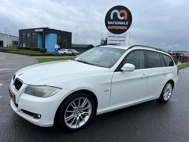 Wit Gebruikt 2009 BMW 318 Stationwagen | € 2.999 - Afbeelding 1/4