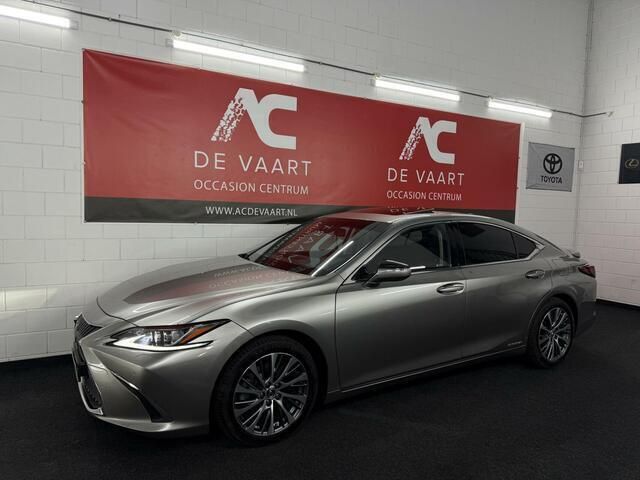 Grijs Gebruikt 2019 Lexus ES300H Sedan | € 29.499 (Eerlijke prijs) - Afbeelding 1/4