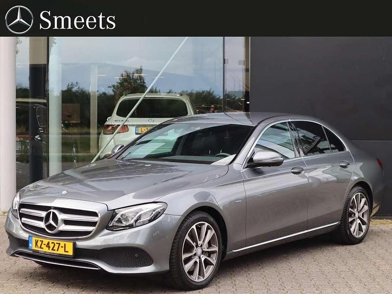 Grijs Occasion 2016 Mercedes E350 Edition Sedan | € 24.444 (Eerlijke prijs) - Afbeelding 1/4