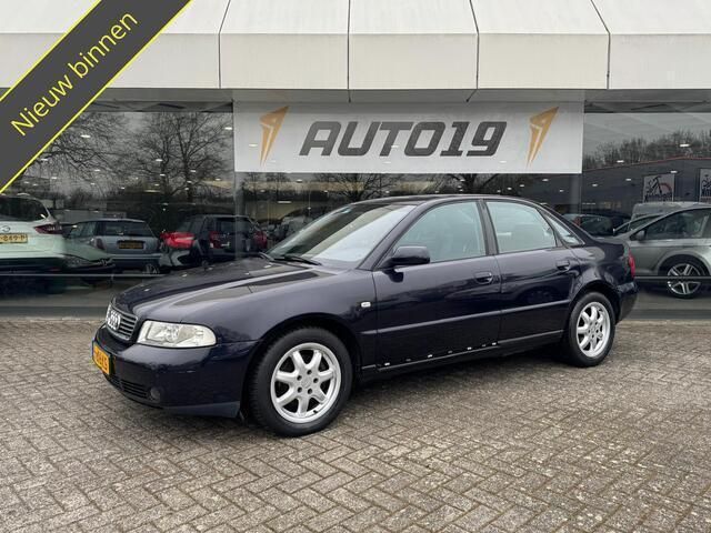 Blauw Gebruikt 2000 Audi A4 Basis Sedan | € 2.419 (Eerlijke prijs) - Afbeelding 1/3